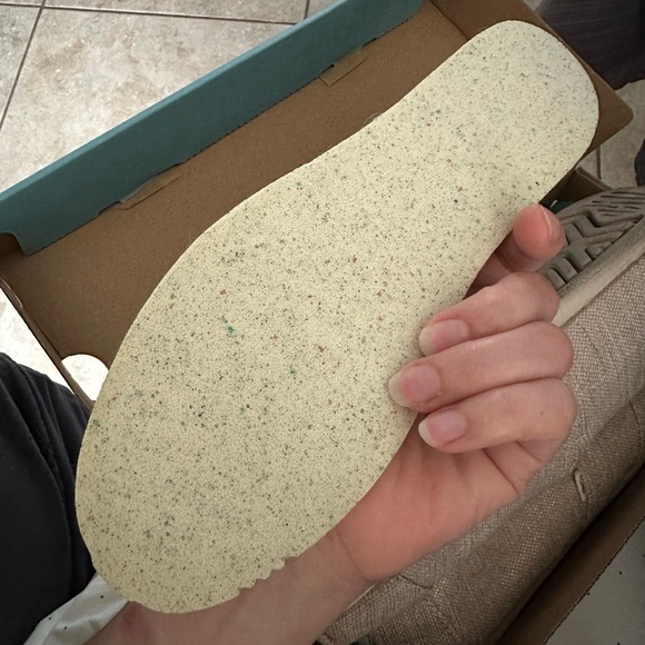 # Women’s TOMS Alpargata Natural Metalic Woven slip-on in beige Size 8W. - Picture 8 of 9